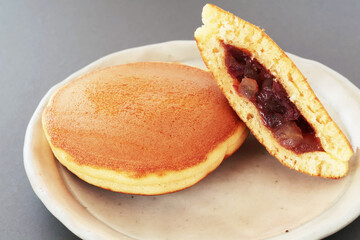 カットしたどら焼き