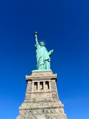 Fototapeta premium statue of liberty from the front angle