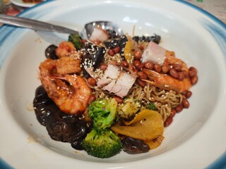 Pork belly with noodles 