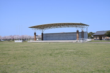 大型公園の屋外ステージ
