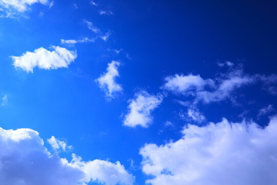 千切れ雲」の写真素材 | 2,173件の無料イラスト画像 | Adobe Stock