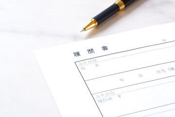 就職活動や転職活動に必要な履歴書を作成する
