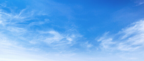 Obraz premium sky is blue and clear with clouds