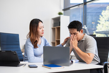 Obraz premium Asian couple overwhelmed by credit card debt, late payments, and financial stress.