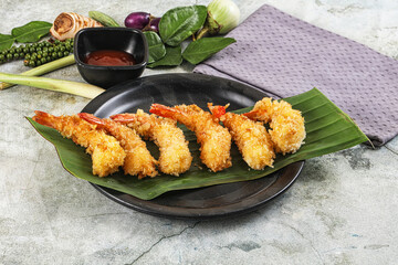 Shrimp tempura with spicy sauce