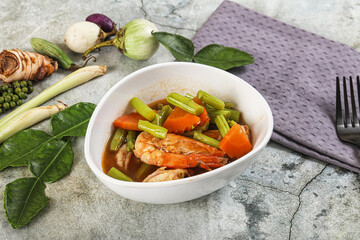 Prawn with asparagus and spices