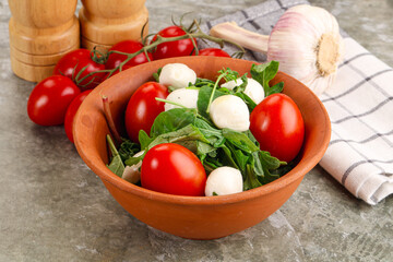 Salad with mozzarella and arugula