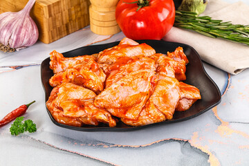 Raw marinated uncooked chicken wings