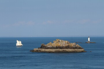 voilier ancien &agrave; la pointe du grouin en Bretagne