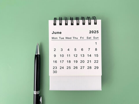 Flat lay 2025 June desk calendar