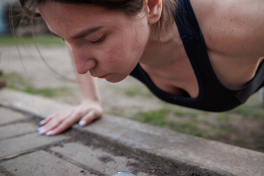 girl doing push-ups outdoors. close-up outdoor workout. healthy lifestyle concept