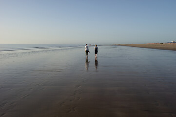 Beach walk &ndash; active relaxation