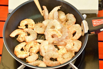 エビの炒め物（イメージ）