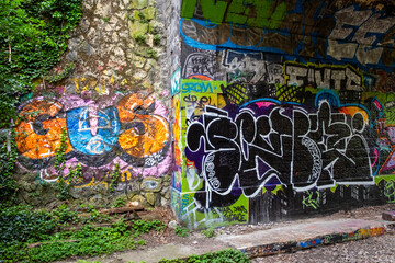 Peinture murale sur un mur du quatorzi&egrave;me arrondissement de la ville de Paris en France