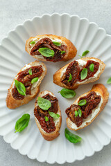 bruschetta with sun dried tomatoes