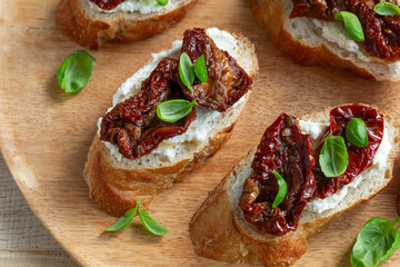bruschetta with sun dried tomatoes