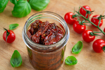 sun dried tomatoes with olive oil