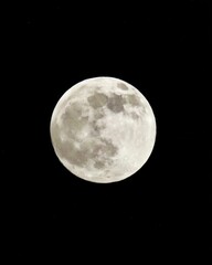 Obraz premium Ethereal full moon glowing in the dark night sky creating a serene and magical atmosphere celestial sphere lunar surface lunar cycle