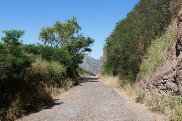 Fototapeta premium Straße in der Bergwelt auf Santo Antão in Kap Verde