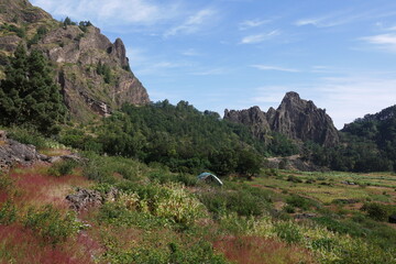 Krater Caldera Cova Berge auf Santo Antão in Kap Verde
