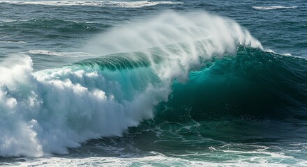 Naklejka premium Majestic Ocean Wave A Breathtaking Display of Nature's Power
