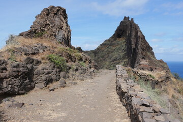 Wanderweg durch Berge auf Santo Antão in Kap Verde