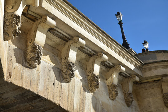 Mascarons du  pont Neuf &agrave; Paris. France