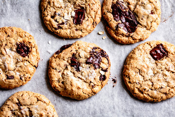 Oatmeal chocolate chip cookies - vegan & gluten-free, with tahini