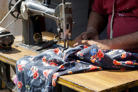 sewing shop in dharavi slum in mumbai