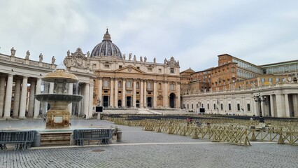 Obraz premium A Walk Through the Vatican: St. Peter's Square and Basilica