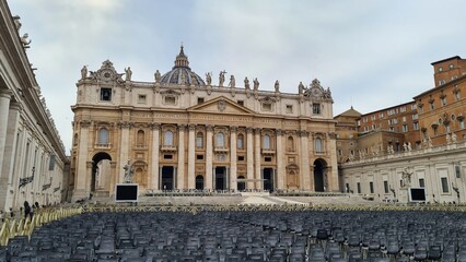 Obraz premium A Walk Through the Vatican: St. Peter's Square and Basilica