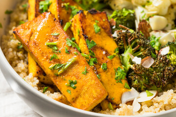 Healthy Vegan Tofu Quinoa Bowl