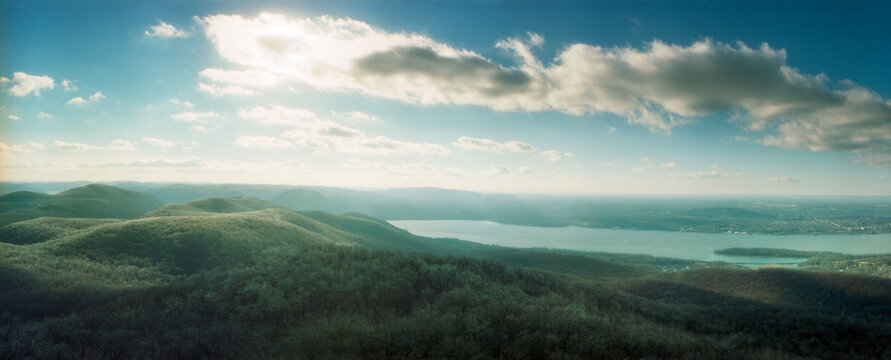 Elevated view of the Mount Beacon and Breakneck Ridge, Hudson River, New York State, USA.