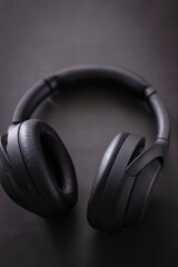 黒いヘッドフォン 音楽 趣味 楽しみ