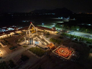 Naklejka premium Lopburi, Thailand, April 12, 2025, Celebration at Puttha Sathan Lopburi Sri Suvarnabhumi with Illuminated Design and Festive Atmosphere