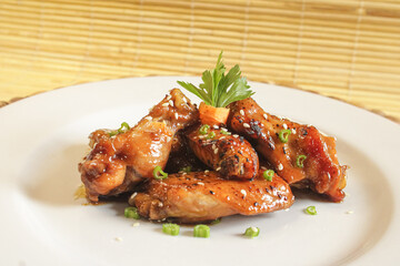 Saute chicken meat. Restaurant dishes