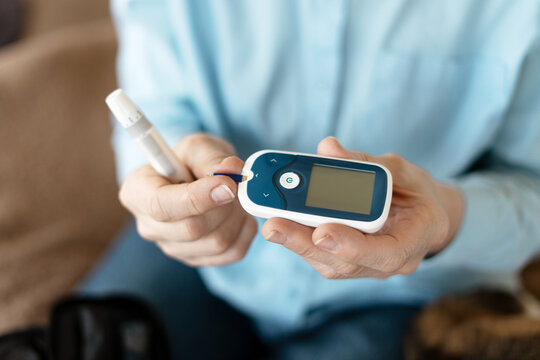 Patient testing blood glucose level using glucometer at home