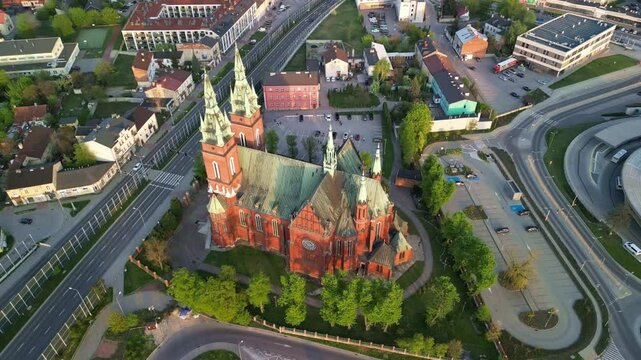 Kielce - Polska - Kości&oacute;ł Świętego Krzyża z drona