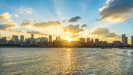 Naklejka premium Shanghai skyline and modern urban buildings scenery at sunset