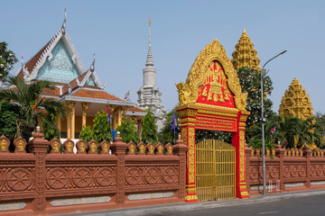 Vista exterior del Templo y el Palacio Real en Phnom Penh, Camboya