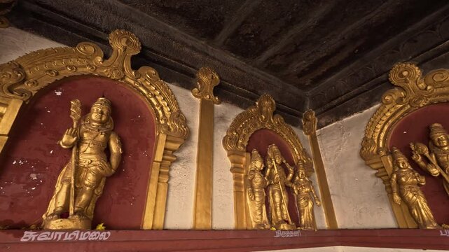 Thirukalukundram is known for the Vedagiriswarar temple complex, popularly known as Kazhugu koil (Eagle temple). This temple consists of two structures, one at foot-hill and the other at top-hill.