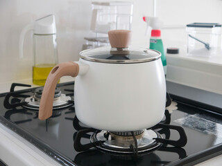 片手鍋　蓋付き　キッチン