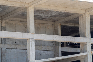 Construction of a multi-storey concrete monolithic building