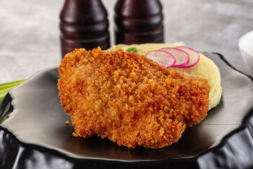 Chicken schnitzel with mashed potatoes