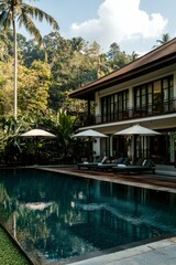 Obraz premium Luxurious tropical villa poolside