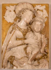 Rolgordijnen zonder boren PRATO, ITALY - MARCH 21, 2025: The marble Polychrome relief of Madonna in the church Basilica dei Santi Vincenzo e Caterina de Ricci by  Matteo Civitali (1436 – 1502).  © Renáta Sedmáková