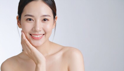 パックをする若い女性 