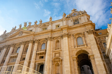 Obraz premium The Papal Basilica of Saint Peter in the Vatican, or simply Saint Peter's Basilica, is a church of the Italian High Renaissance located in Vatican City, an independent microstate enclaved within the c