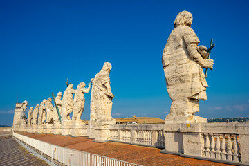 Obraz premium The Papal Basilica of Saint Peter in the Vatican, or simply Saint Peter's Basilica, is a church of the Italian High Renaissance located in Vatican City, an independent microstate enclaved within the c