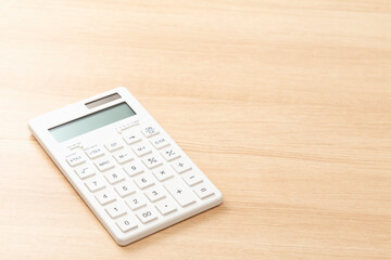 机に置かれた電卓